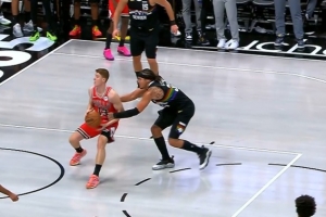 续命一击！贾马尔-穆雷抢投三分命中 掘金追到只差1分