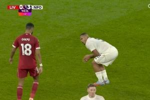 硬汉😱森林中卫用裆部挡出基耶萨近距离爆射，忍着剧痛坚持防守