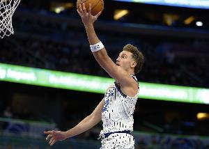 小瓦：球队在寻找最佳出手机会方面做得很好 今天我们的进攻很棒