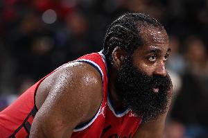 真就一辈子牛马命？36岁的哈登仍扛着看不到希望的快船艰难前进