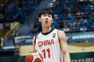 媒体人：张博源防守会做选择&有原则性了 攻转守不再愣神没事情做