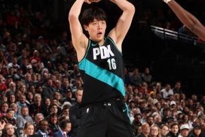 解说：本以为杨瀚森今天能打10分钟 毕竟雄鹿身体能力太次&碾压局