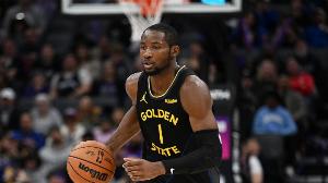 勇士TA队记：库明加更衣室接受采访时 连续拒绝透露恢复情况