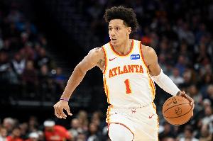 此路不通！杰伦·约翰逊腾空暴起 残暴封盖卡林顿扣篮