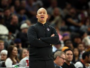 卢：我们防不住东契奇 无论对他采取什么策略 他都能轻松破解