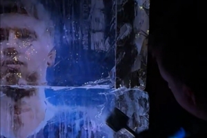 这些真Cold了🥶斯坦福桥外出现帕尔默球星卡冰雕