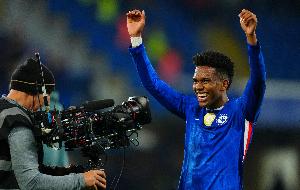 TA：蓝军看台嘲讽巴萨 总是作弊！在cos热刺？能每周都踢你们吗？