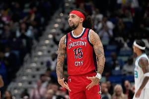 正负值+32！阿尔瓦拉多半场10中7爆砍18分 三分6中4