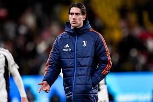 都体：DV9肌肉伤情并不严重，但保险起见周末联赛还会替补