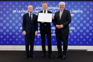 弗洛伦蒂诺祝贺克罗斯获勋：托尼是代表皇马全球价值观的典范