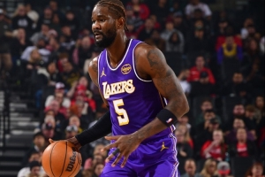 很高效！艾顿上半场5中5得11分4板1助1断2帽