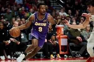 场均1.9分1.7助攻！队记：湖人将后卫布朗尼下放至南湾湖人