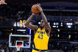 第二节醒了！西亚卡姆半场12分7板2助2断带队领先&12分全次节所得