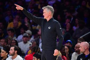 科尔：我们的投篮开始进了 我们队投篮出色 数据最终会回升