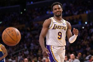 🤒同是年轻人！阿杜打3分钟 2个双向随队 布朗尼被下放......