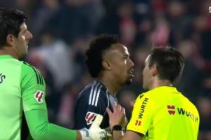 窝火！皇马战平后米利唐在主裁眼皮底下大脚把球踢飞，当场被教育