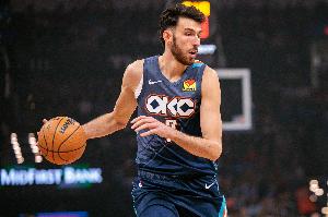 切特：每场比赛我们都在不断学习成长 我们还有很长的路要走