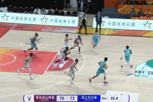 转瞬即逝！塔克一条龙压哨上篮 广厦半节轰出20-1攻击波反超5分