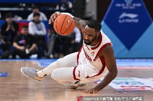 火力很猛！诺威尔24中12砍全场最高29分加6助3断 三分7中3