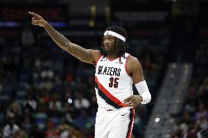 这场真得上小杨了吧？开拓者背靠背 罗威缺阵 克林根出战存疑