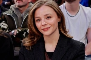 😍童颜女神“超杀女”惊艳麦迪逊 五官精致身材高挑的古典美