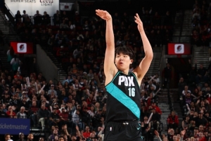 瀚森打得游刃有余让我们看到了进步 正在慢慢找到属于自己的节奏