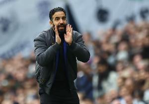 先进一球被逼平！记者：曼联的表现提不起劲，阿莫林换人难以接受