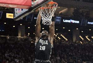 马刺VS骑士：比永博赛季首次先发 搭福克斯+瓦塞尔+尚帕尼+巴恩斯