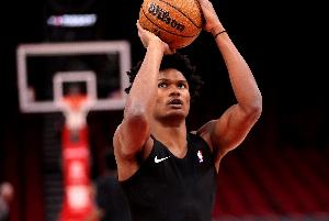 冲击力！阿门半场8中5贡献14分&罚球4中4 但有3失误