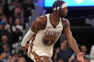 力压穆迪首发！队记：希尔德上个下半场9分5板 他只是开季慢热