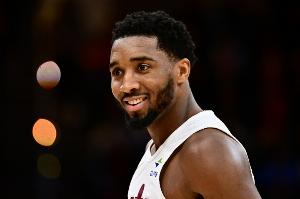 连珠炮！米切尔手感火热三分再中 帮助骑士将分差追到3分