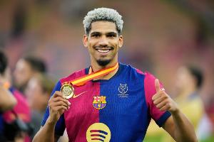 可能补强中卫！阿斯：巴萨冬窗引援取决于阿劳霍心理恢复情况