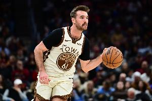 斯潘塞生涯出战25+分钟时场均14分5.7板8.7助 命中率51/50/100%