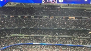 🎥皇马主场补时再丢一球落败，伯纳乌发出巨大嘘声