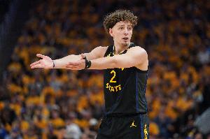 替补好些！波杰姆斯基半场三分5中3拿到9分4板 正负值+7