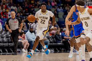 发牌大师？新秀奎因罚球线再送精彩击地妙传