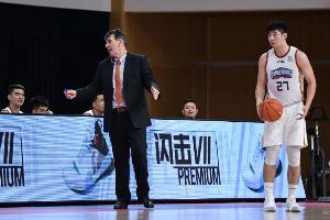 两进两出！贝西洛维奇已经是第二次在同曦下课