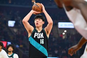 队记：杨瀚森身体不适未参加球队训练 今天也将缺席混音队的比赛