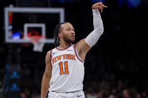 打疯了打疯了！布伦森打满首节 9中7&三分6中4怒砍20分！