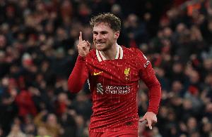 够硬！麦卡利斯特本场6次赢得对抗、5次制造犯规均为队内最多