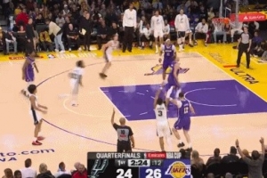 充满活力！凯尔登·约翰逊上场后 上篮+补篮+三分连砍7分！