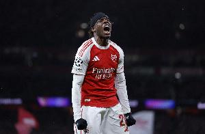 立棍单打这块！23岁马杜埃凯突爆边路欧冠3场3球，枪手5600万签下