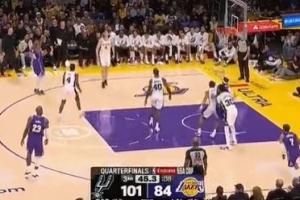 外线有谱！斯玛特三分再中 射落个人本场第4记三分