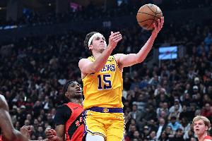 雷迪克：降低姿态张开双臂防守效果更好 里夫斯做得非常好！