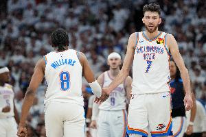 切特：我和杰伦威技术还能再提高 我们的默契还有很大提升空间