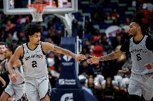 福克斯：卡斯尔&哈珀在场上非常无私 他俩场下也经常待在一起