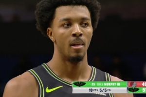 交易市场香饽饽！墨菲抢断反击 拉杆对抗防守上篮打成2+1