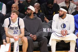 还未合体！美记：独行侠想先观察三状元的表现再决定是否交易浓眉