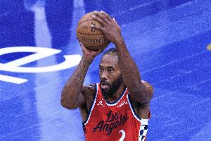 开张！莱昂纳德侧翼接球 出手飙中快船首个三分