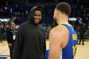 解说：库里一顿血C也不好使 前2场万箭穿心&骁勇善战的勇士消失了